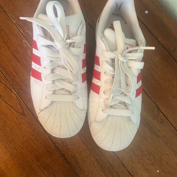 Adidas Classic White and Red Sneakers - Picture 3 of 5